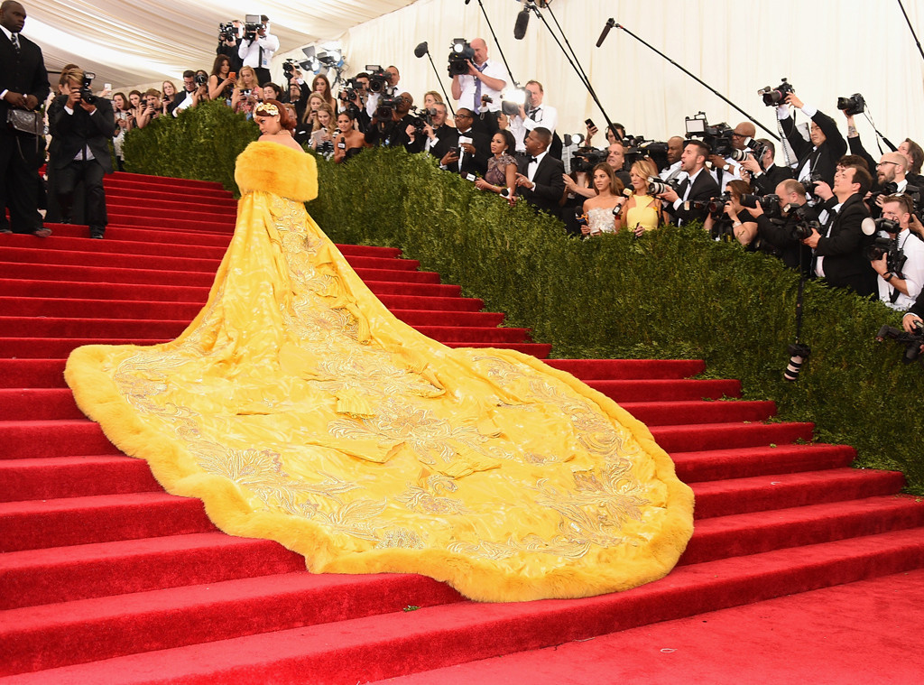 Rihanna S Met Gala Robe Took Two Years To Make E Online